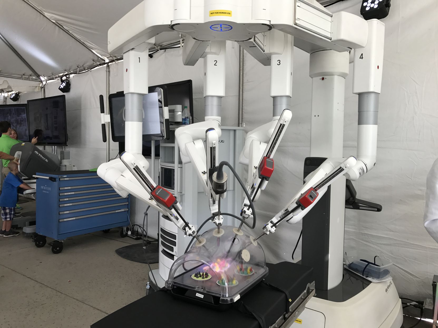 Da Vinci XI robot